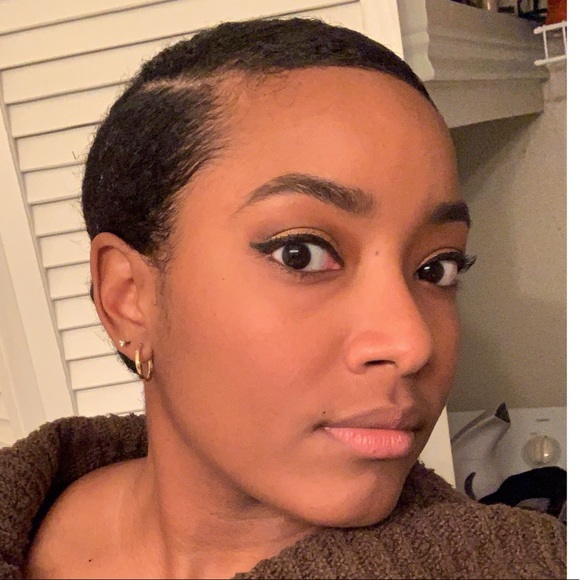 Meet your Posher, Amber - Picture 1 of 1